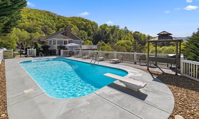 Leicester House | AVL Mtn views, Pool, Hot Tub, Game & Movie Room!