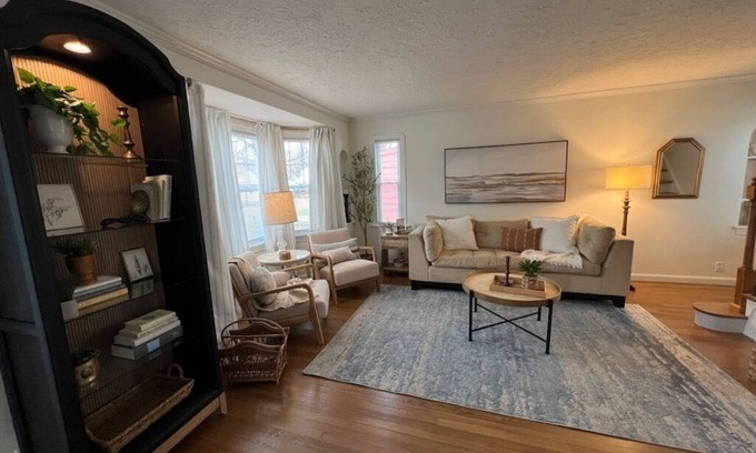 Avon Lake House | Avon Lake - Recent Remodeled & Spacious Charming 2BR Beach Home