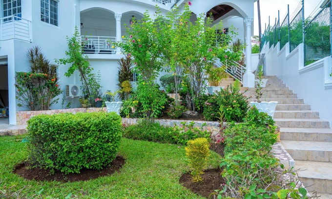 West Gate Hills House | Awaii Jamaica