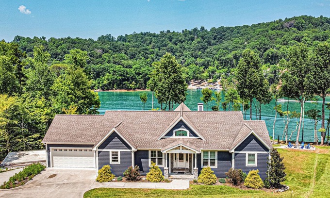 Big Creek House | "Awake" on Norris, THE luxury rental on Big Creek