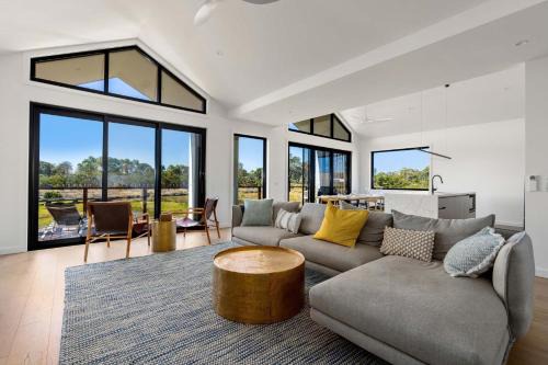 Inverloch House | Awakening Broadbeach - Wifi, linen