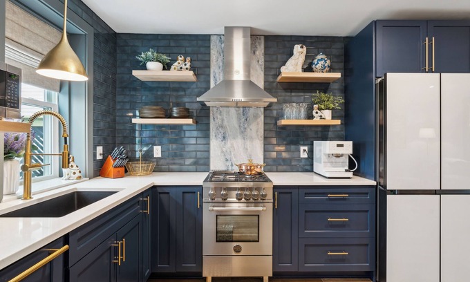 Bath House | Award Winning Luxury Carriage House a short stroll from town!