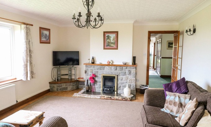 Rhosybol House | AWEL Y DDOL, pet friendly, character holiday cottage in Rhosybol