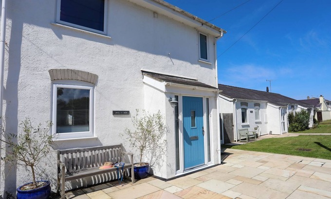 Edern Cottage | AWEL Y MOR, pet friendly, character holiday cottage in Morfa Nefyn
