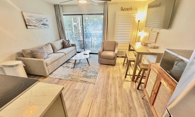 Hilton Head Island Condo | Awesome 1 Bd 1 ba with Ocean view steps to beach!