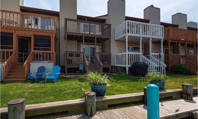 Ocean City House | Awesome 2-Bedroom townhome Bayside 94th St OCMD