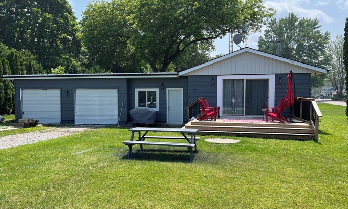 Port Franks Cottage | Awesome 3 bedroom cottage located close to Lake Huron. Watch the sunset off deck