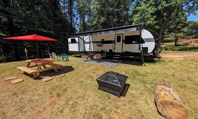 Fairburn RV Rental | AWESOME AND FUN campground in Fairburn. GREAT FOR KIDS, CAMP FIRE, SWIMMING POOL