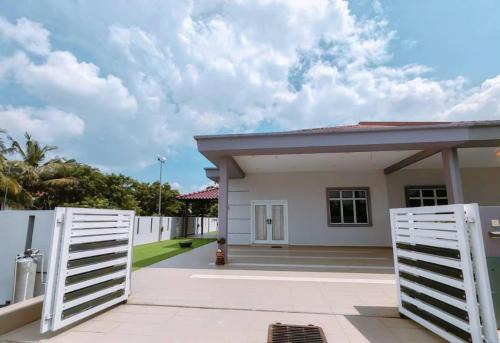 Jenjarom House | Awesome Ang Jenjarom Homestay
