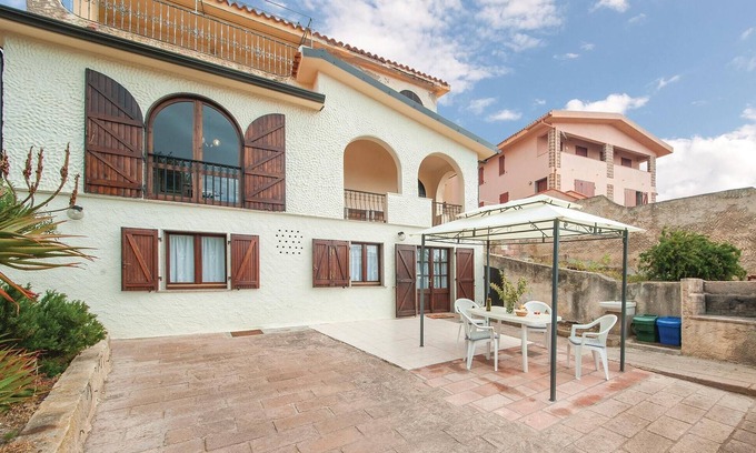 Porto Alabe Apartment | Awesome apartment in Porto Alabe OR