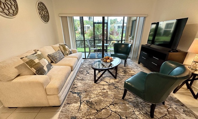 Central Naples Apartment | Awesome Apartment near the Beach