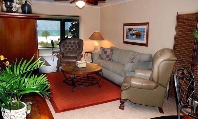 Siesta Key Condo | Awesome Beach/Gulf Views-About 50 steps to beach. Romantic-Cozy-Quiet-Very Clean