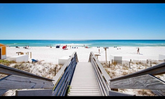 Sandestin Condo | Awesome beach view studio with full kitchen.