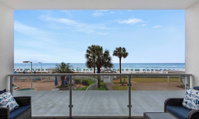 Destin Condo | ☀️Awesome Beachfront☀️Newly Remodeled-Beachfront Pool-2BR Sterling Sands 111☀️