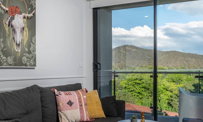 Braddon Apartment | Awesome Brooklyn Inspired Stay - Mt Ainslie View