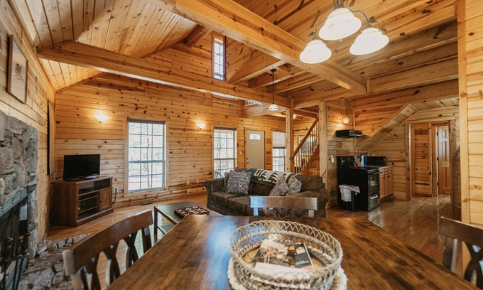 Rogers Cabin | Awesome cabin with a "Gorge"ous view from the hot tub at the Red with wi-fi
