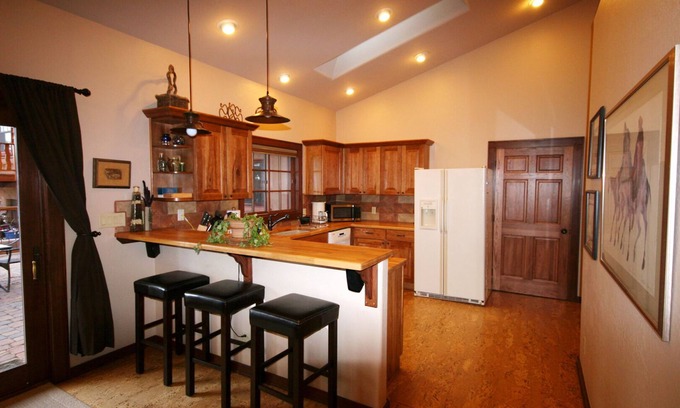Cherry Hill House | Awesome Custom-built Guesthouse In Quiet Downtown Location