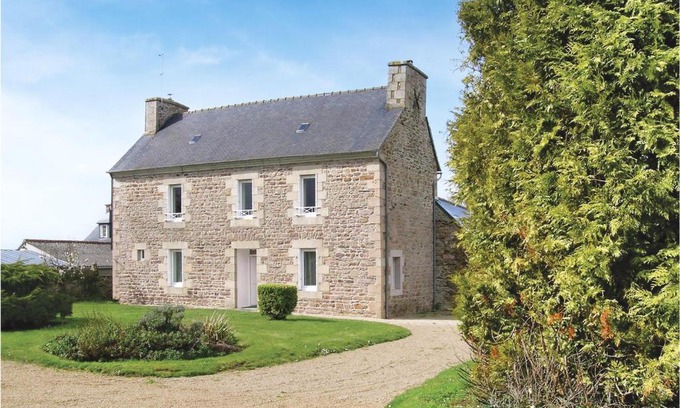 Quemper-Guezennec House | Awesome Home In Quemper Guezennec