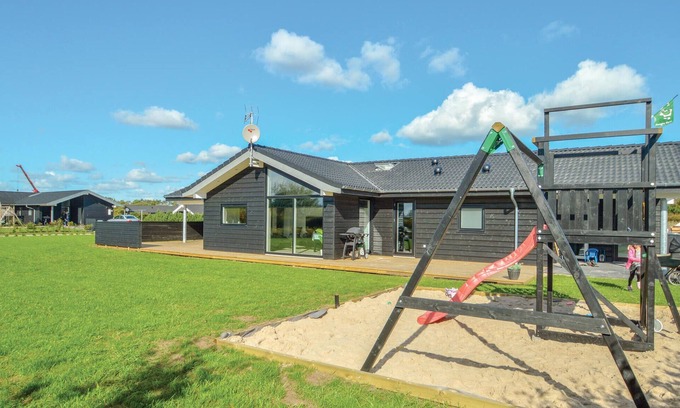 Odde House | Awesome home in Hadsund with WiFi
