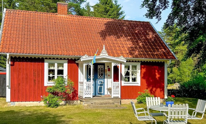 Hagaby House | Awesome home in Löttorp with kitchen