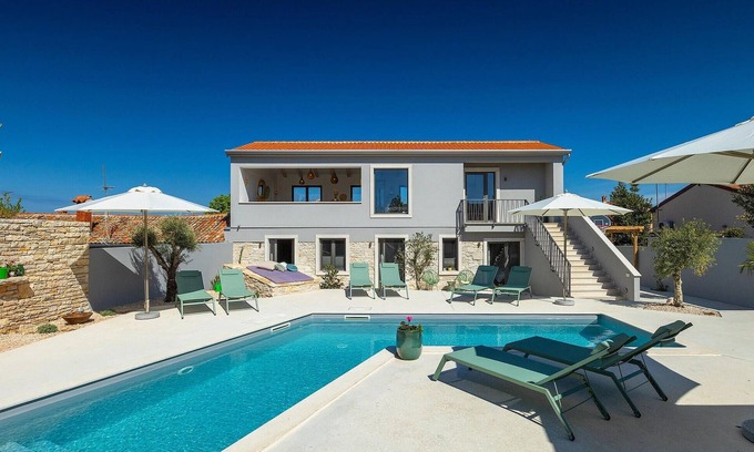 Strpacici House | Awesome home in Porec