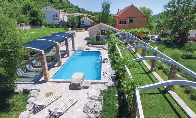 Sinj House | Awesome home in Sinj with sauna