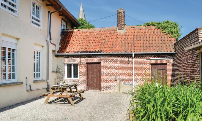 Volckerinckhove House | Awesome home in Volckerinckhove with 5 Bedrooms and WiFi