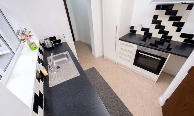Tunstall House | Awesome Home Stoke-on-trent