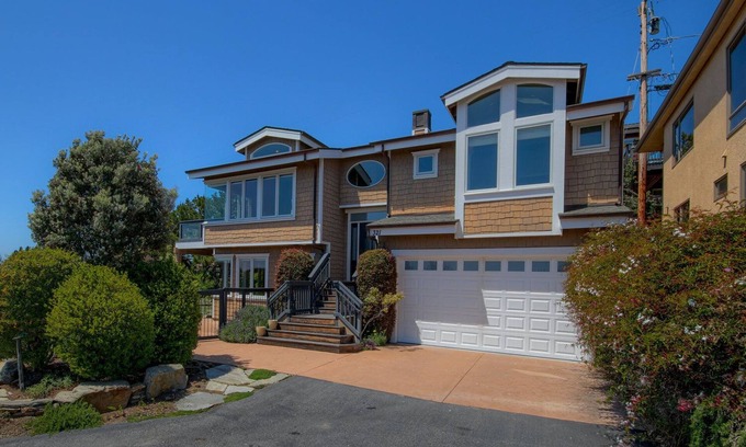 Happy Hill House | Awesome House, Awesome Views