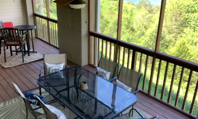 Indian Point Condo | Awesome Lake Views from the Screened-in Deck! Right Next to Silver Dollar City!