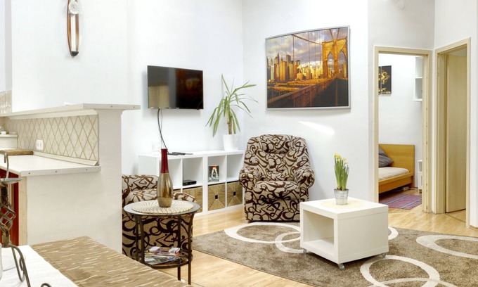 Terezvaros Apartment | AWESOME loc'n by Operahouse, charming Apartment, Lux on budget