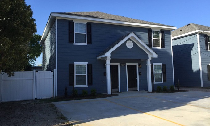 Lake Charles House | Awesome Location 2 Bedroom 2.5 Bath/Dog Friendly - 511B