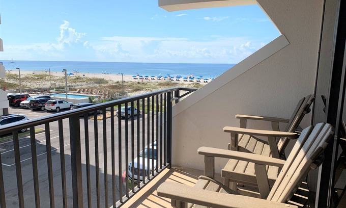 Ono Island Condo | Awesome location! Walk to Hangout and more - Beachfront complex with indirect side-views - IWW271