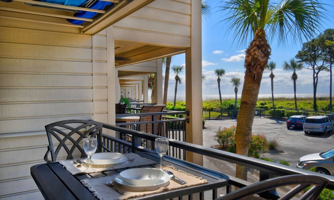 Hilton Head Island Condo | Awesome Ocean View! Coligny Area! UPDATED and CLEAN 1 Bedroom! 2 Bikes! #132