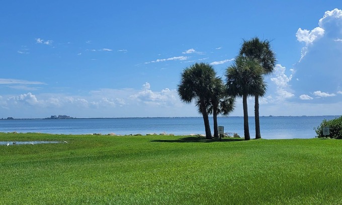 Port Canaveral Condo | Awesome quiet & pet friendly nRiver Condo: 5 mins to Beach & Cruise Boats