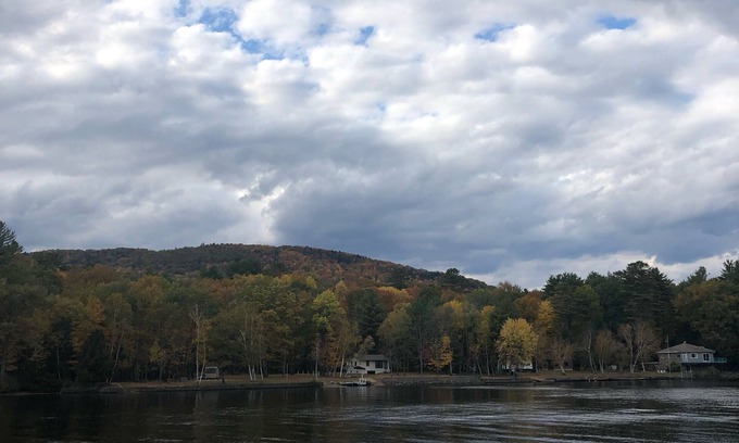 Lake Luzerne-Hadley House | Awesome River House mins. to Lk. George & S- Toga.