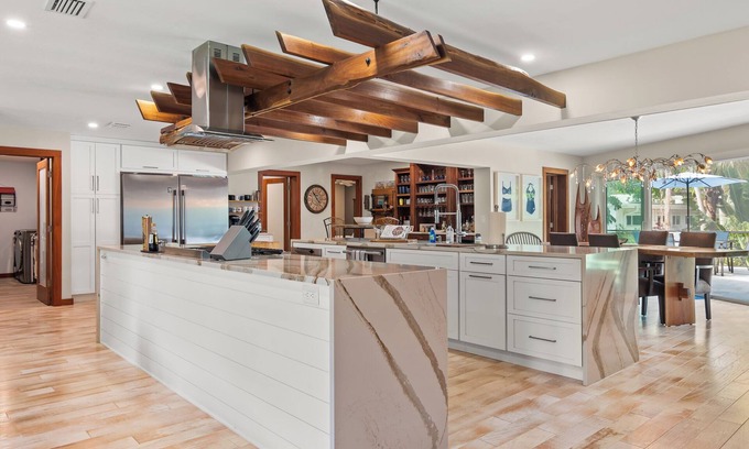 Siesta Key House | Awesome rustic Siesta Key private pool home!
