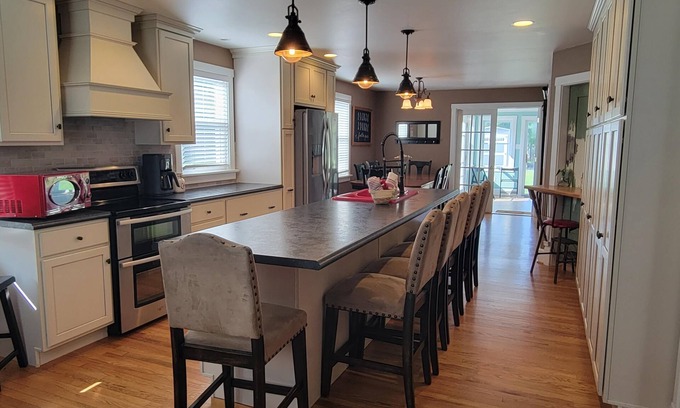 Bridgewater House | Awesome Space in Bridgewater-BC, JMU, EMU! Near Massanutten & Harrisonburg.