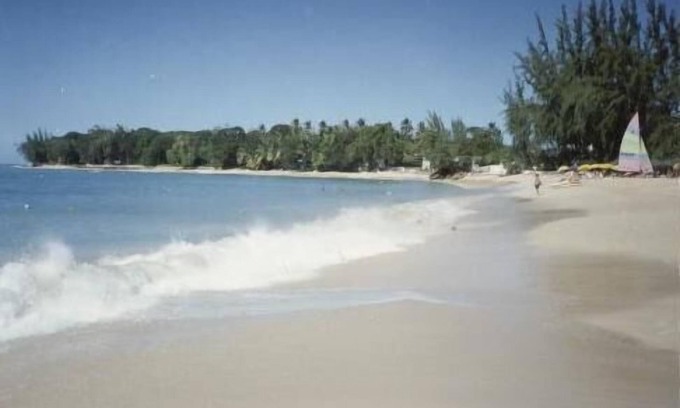 Lascelles Apartment | Awesome Tropical Villa Apartment in the Hub of Historic Holetown