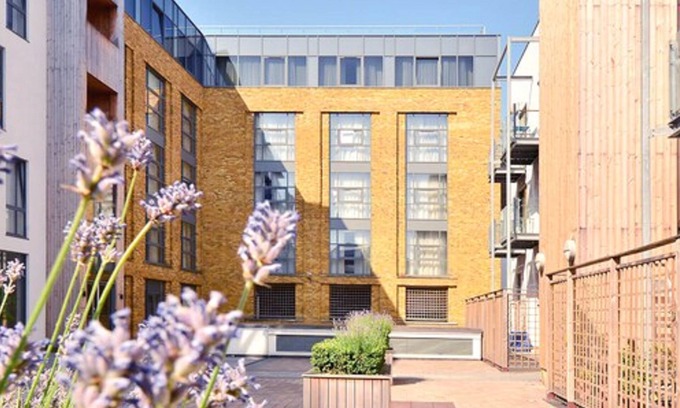 Battersea Apartment | Axiom Park Hotel