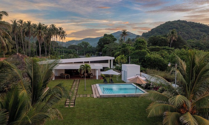 La Libertad House | Ayanna Beach Front Heaven