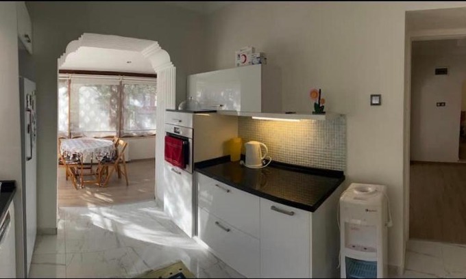 Ayvalik City Center Apartment | Ayvalık Çamlıkta bahçeli, ferah ev