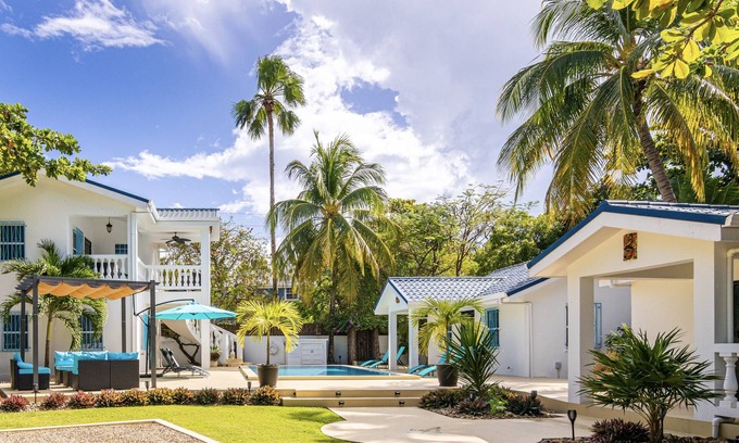 San Pedro House | AZUL VISTA VILLAS a private tropical estate with a fabulous pool for 12+ people!