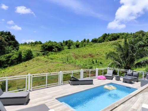 La Trinite Apartment | Azur, bas de villa piscine, vue mer