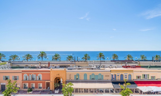 Old Town Apartment | Azur Hideaway -stunning sea view ,Promenade and Cours Saleya
