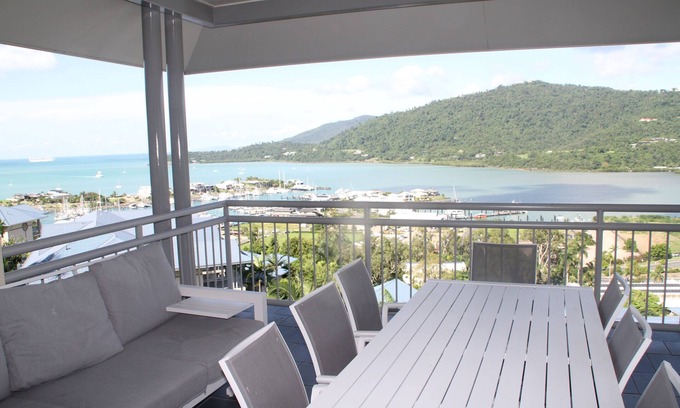 Airlie Beach Apartment | Azure - Airlie Beach