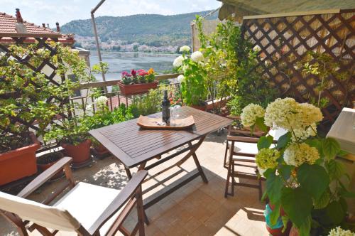 Kastoria Apartment | Azure