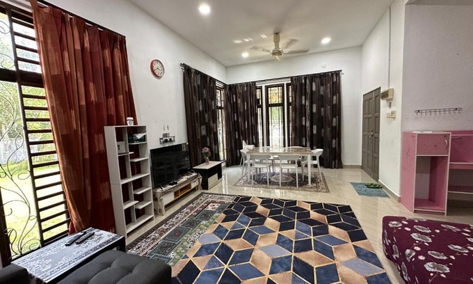 Peramu Permai Apartment | Azzahra Homestay Pekan with 3 Bedrooms fully airconditioner