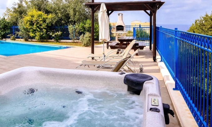 Agios Georgios Pegeias Apartment | Azzurro Luxury Holiday Villas