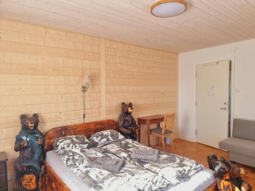 Auktsjaur Bed & Breakfast | Bärenzimmer Wilderness Life